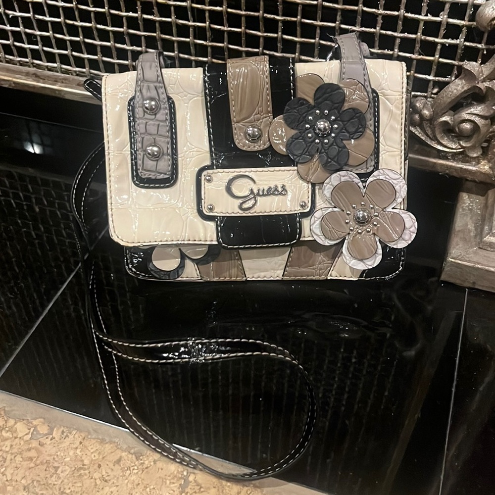 Guess Vintage Retro Flower Purse